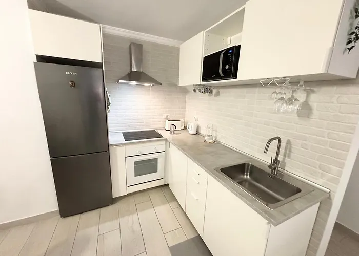 Central & Modern In Playa Las Vistas Apartment *