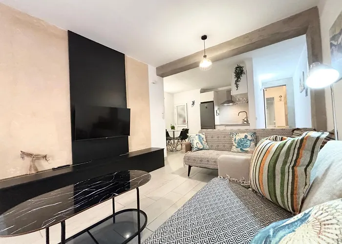 Central & Modern In Playa Las Vistas